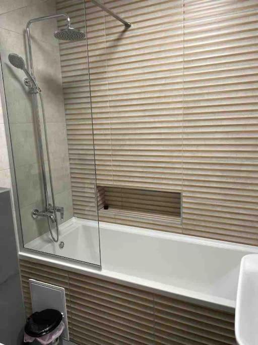 5 Dream Apartment 5 Cu Parcare Privata Oradea Exteriör bild