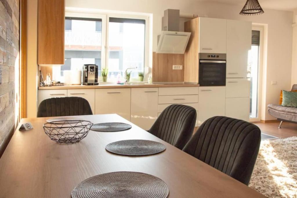 5 Dream Apartment 5 Cu Parcare Privata Oradea Exteriör bild